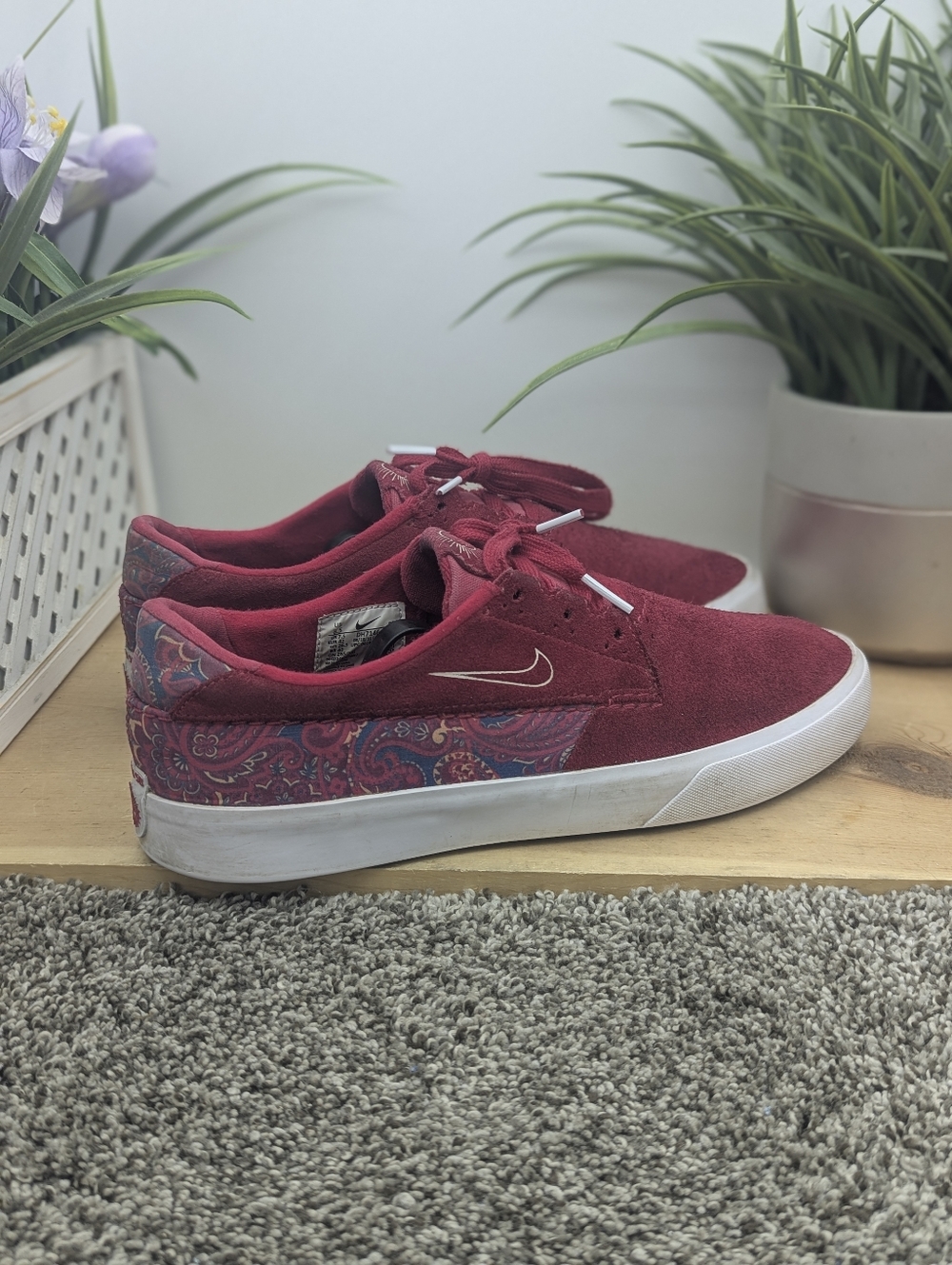 Nike SB Shane Premium (Mystic Hibiscus) Women's Size 10 Mens Size 8.5 Shoes